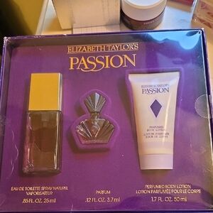 Elizabeth Taylor's Passion Fragrance Gift Set - Purple and Gold